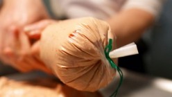 Die Tricks der Fleischpanscher - Wie aus Wasser und Abfall Wurst wird